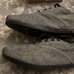 New in Box - Toms Cordones Black Metallic Woven